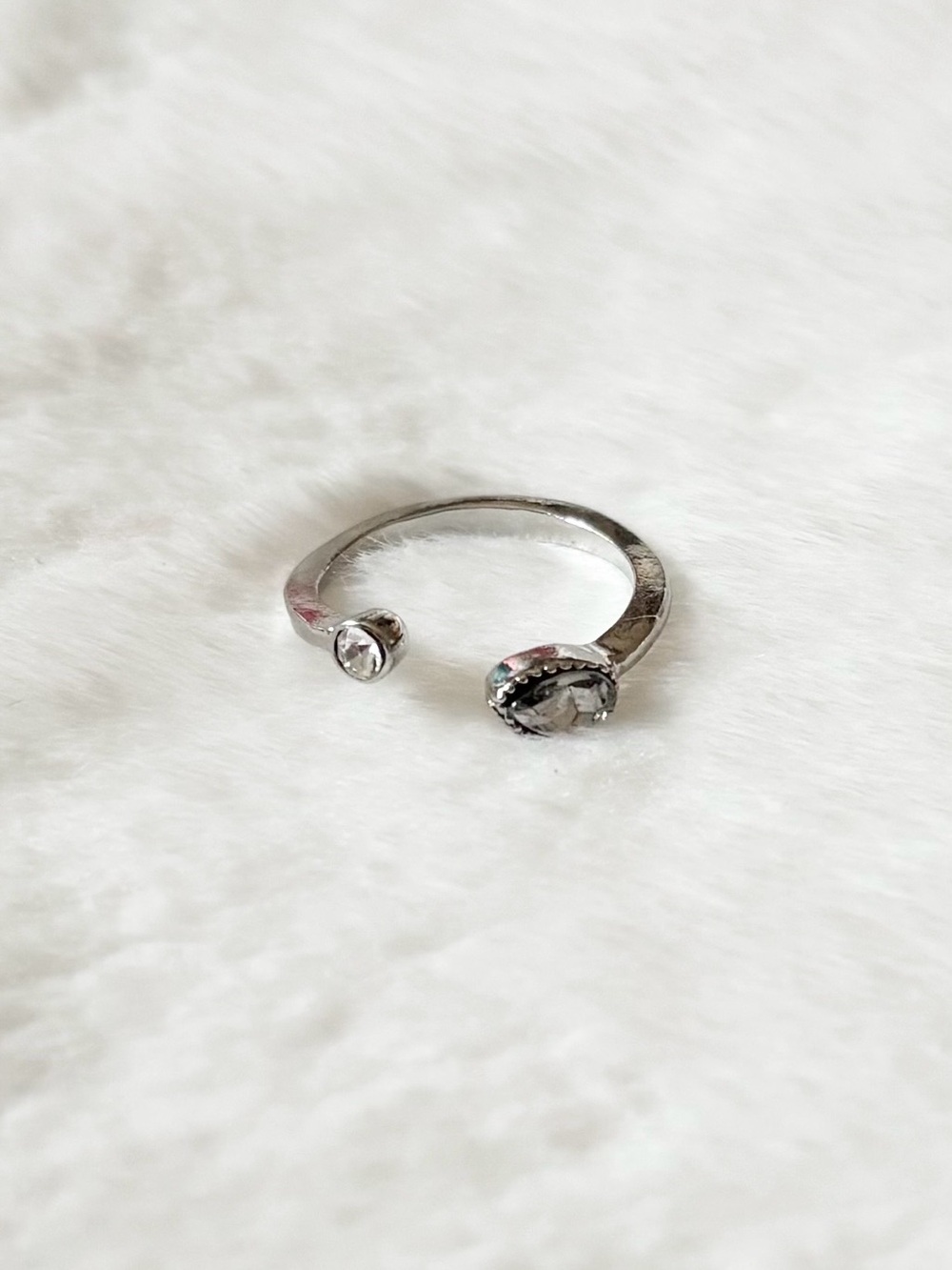 5/$15 🩷 MUST BUNDLE Silver Open-Front Ring with Clear Stones